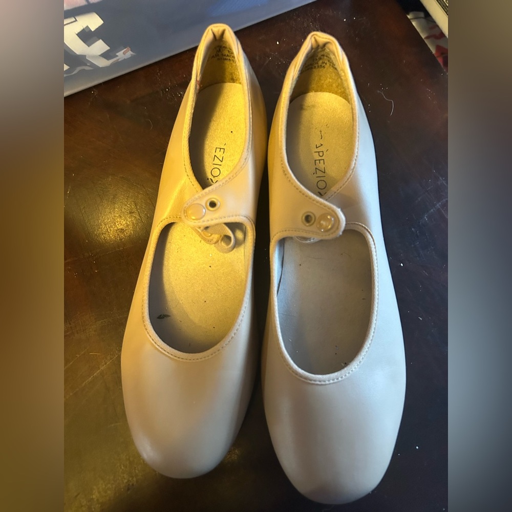 Tan Tap Shoes Womens size 9